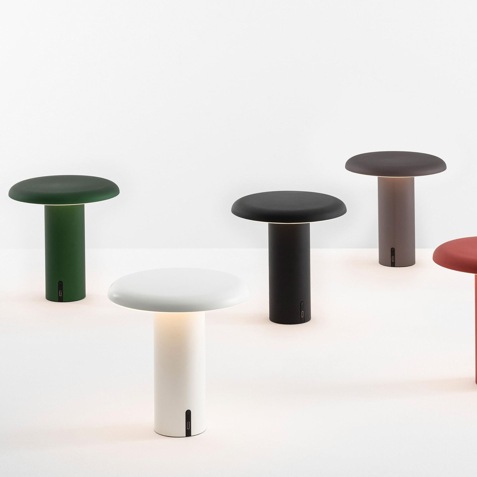 Lámpara de mesa portátil Takku de 19 cm, Anodizado gris Artemide