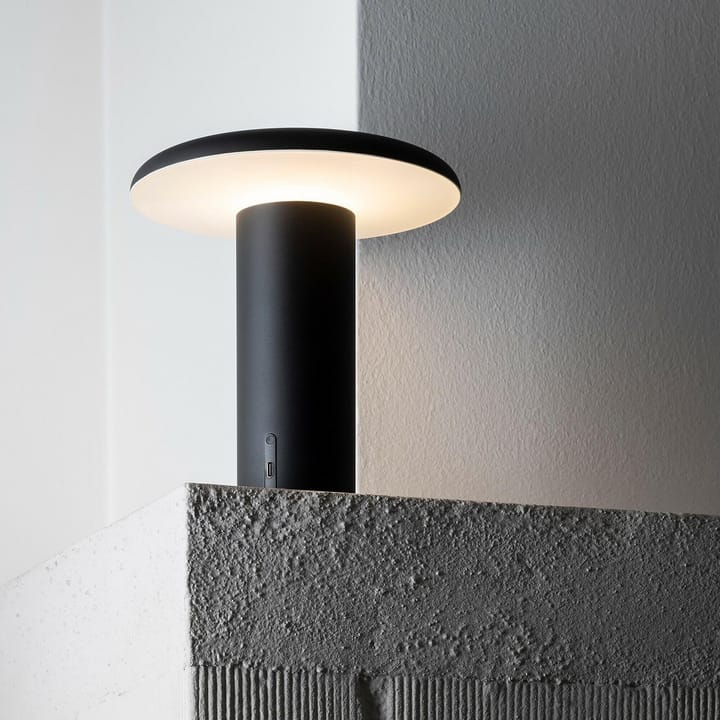 Lámpara de mesa portátil Takku de 19 cm, Negro barnizado Artemide