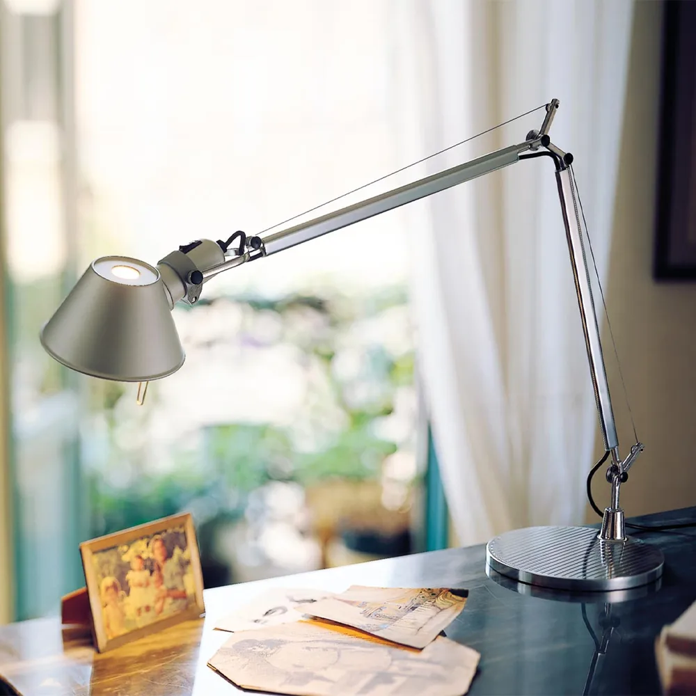 Tolomeo mini lámpara de mesa, negro Artemide