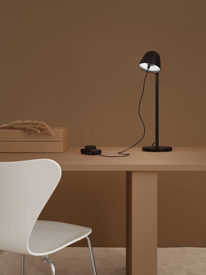 Lámpara de mesa Charge 57,3 cm, negro Ateljé Lyktan