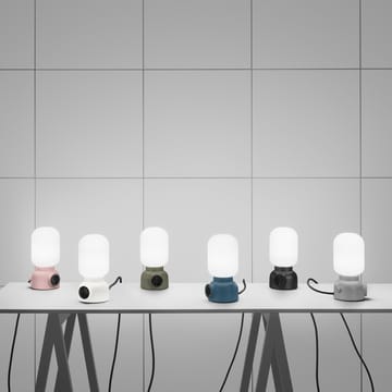 Lámpara de mesa Plug Lamp - verde polvo - Ateljé Lyktan