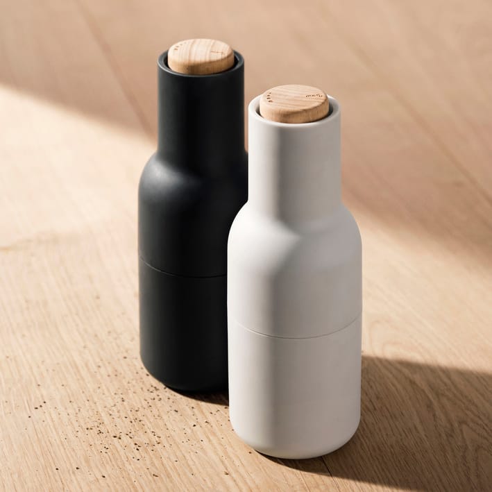 2 molinillos de especias Bottle - Ash-carbon (tapa de haya) - Audo Copenhagen