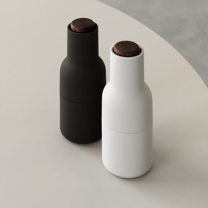 2 molinillos de especias Bottle, Ash-carbon (tapa de nogal) Audo Copenhagen