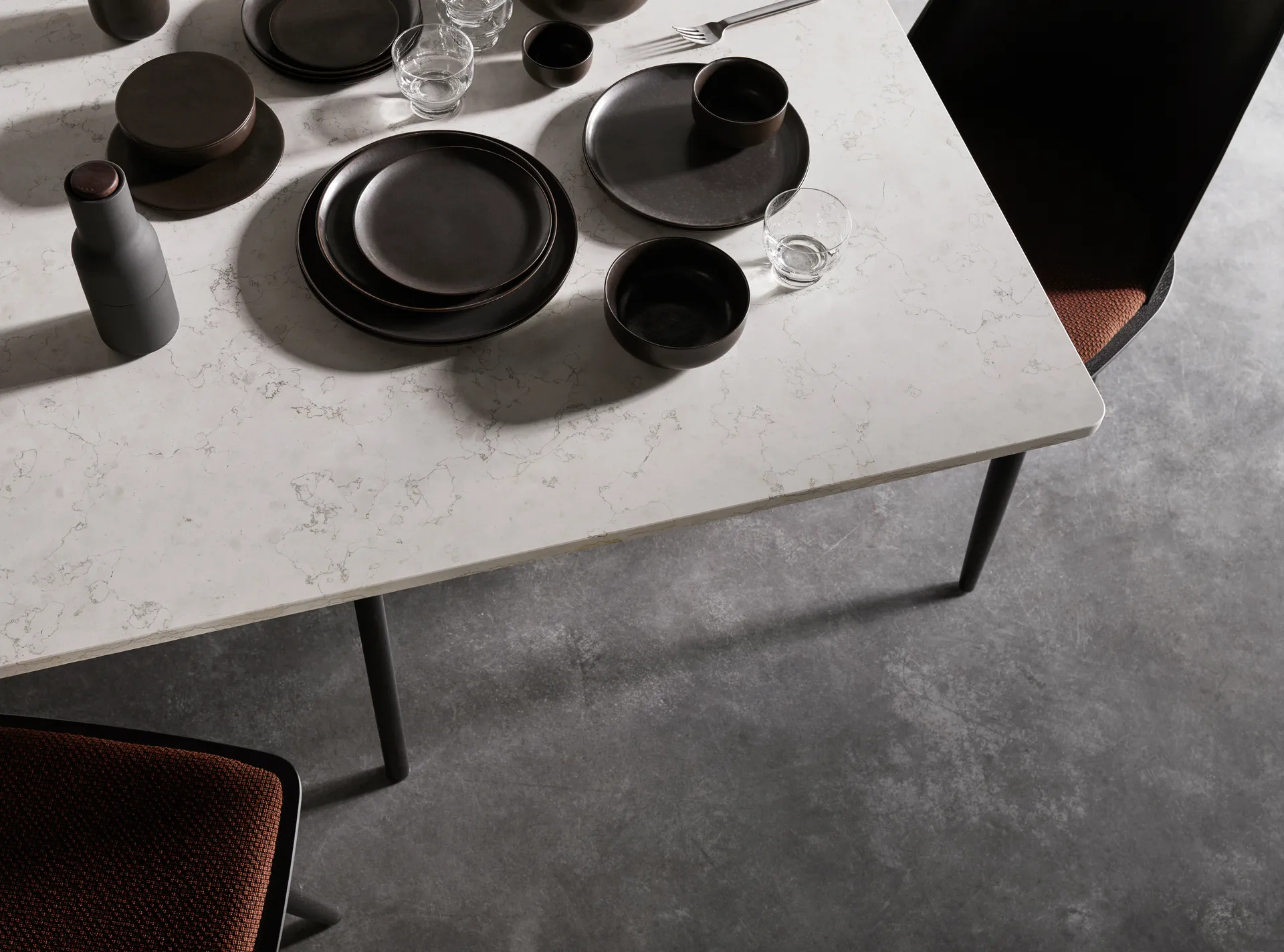 2 molinillos de especias Bottle, Ash-carbon (tapa de nogal) Audo Copenhagen