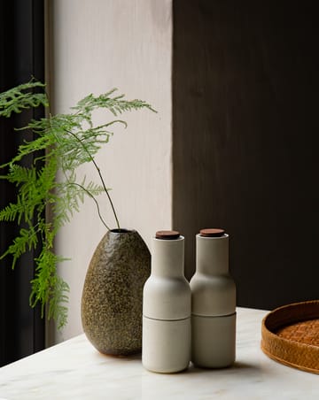 2 molinillos de especias Bottle - Hunting green-beige (nogal) - Audo Copenhagen