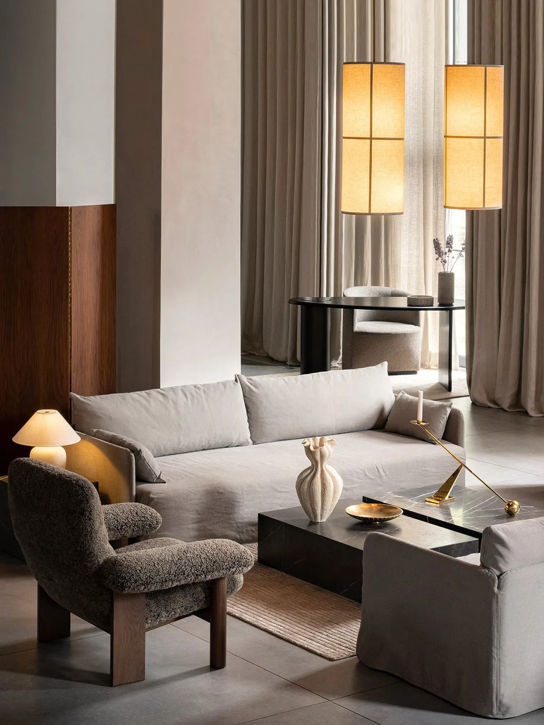 Butaca Brasilia, Dark oak-Sahara sheepskin curly Audo Copenhagen