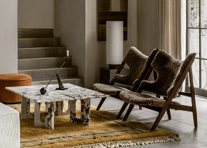 Butaca Lounge Knitting, Piel de oveja sahara, estructura de nogal Audo Copenhagen