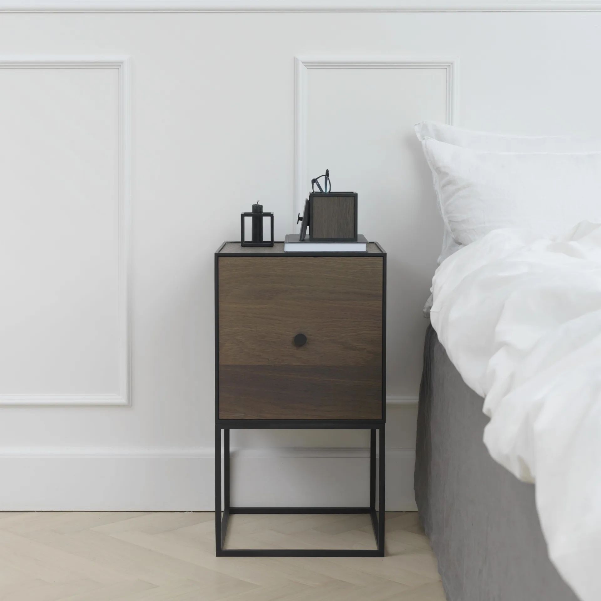 Caja con tapa Frame 10, roble ahumado Audo Copenhagen