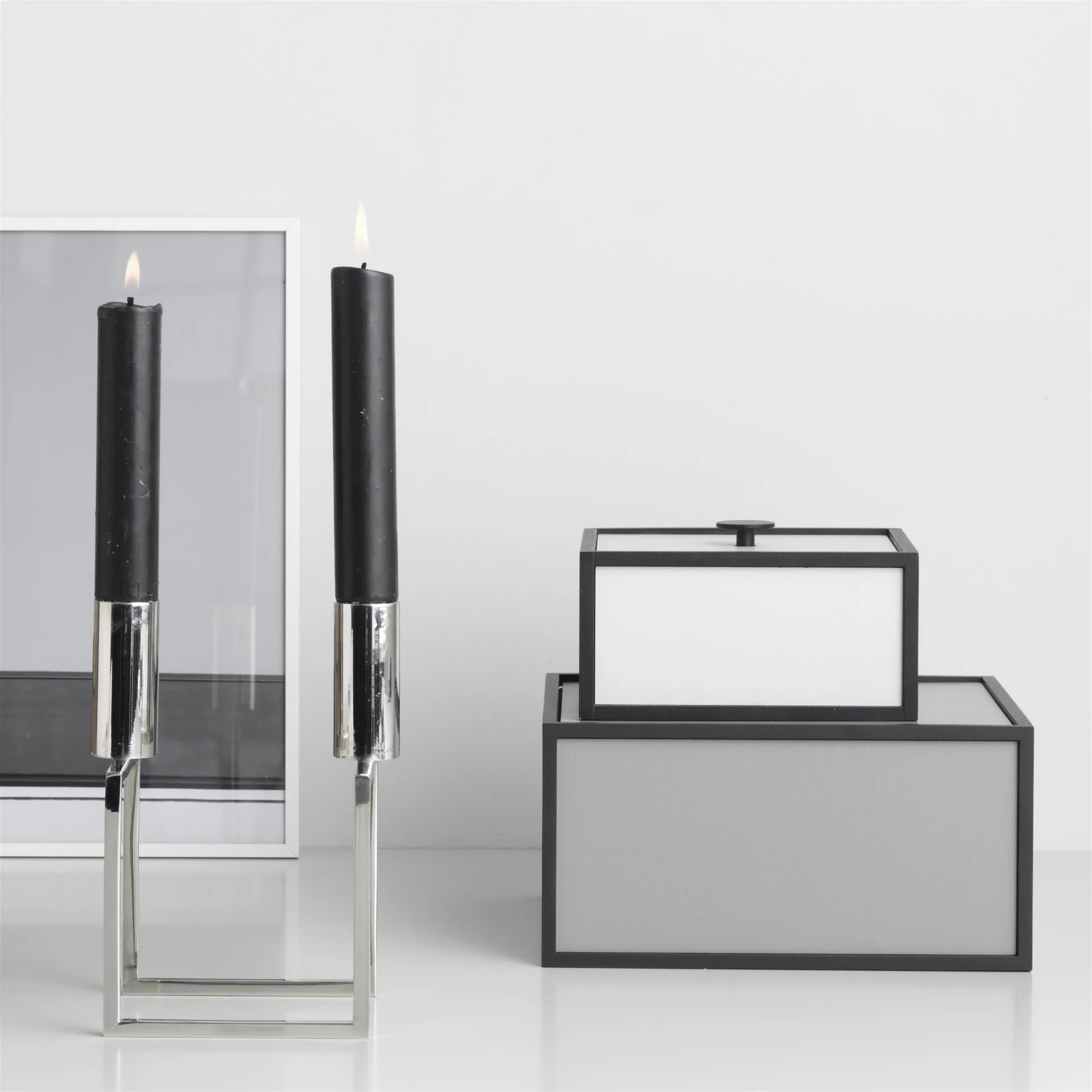 Caja con tapa Frame 14, gris oscuro Audo Copenhagen