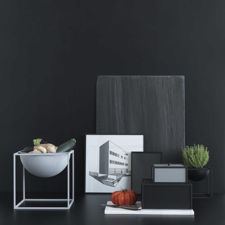 Caja con tapa Frame 20, fresno teñido de negro Audo Copenhagen
