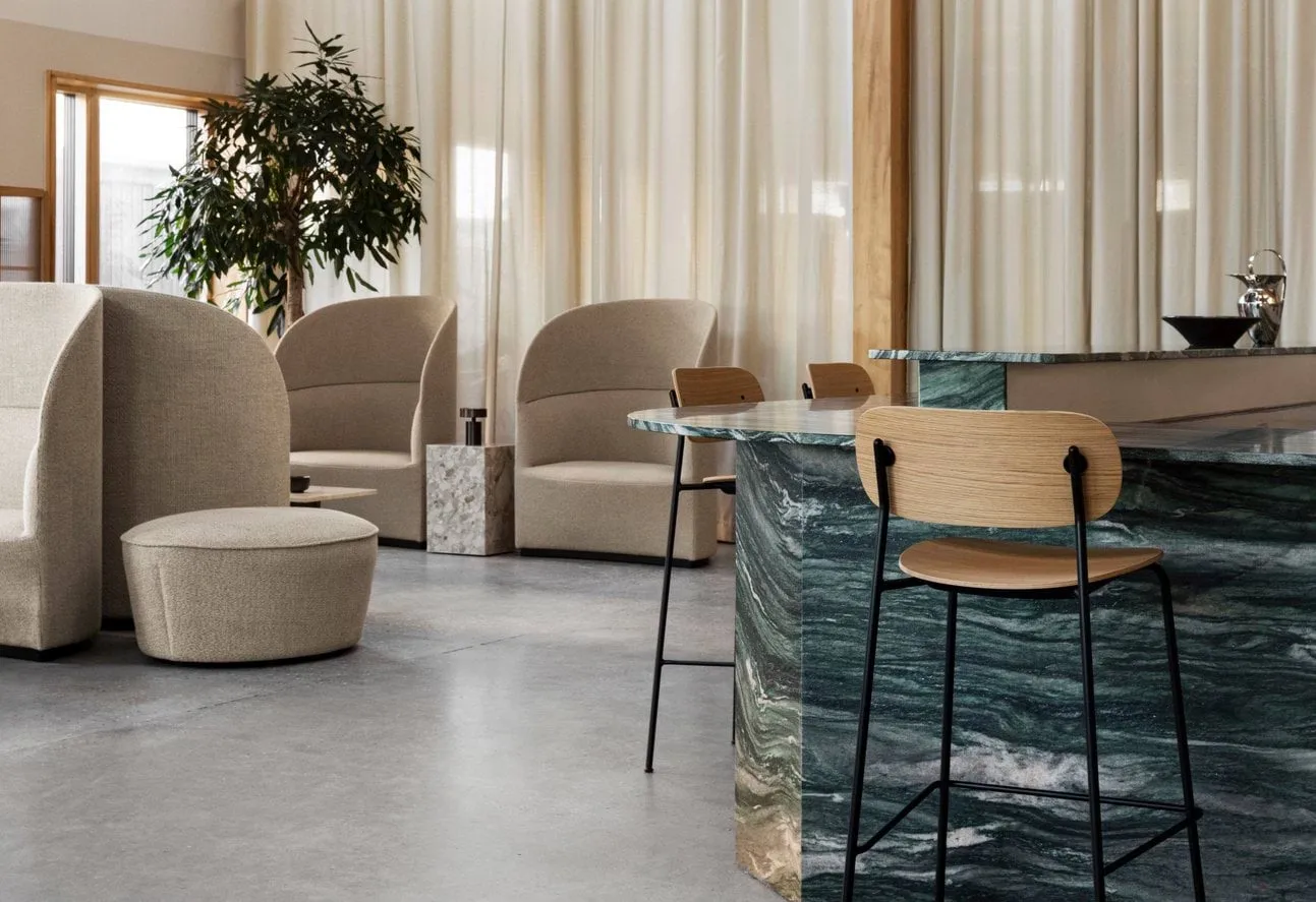 Co Bar Chair taburete de bar, Roble teñido oscuro-acero cromado, 75 cm Audo Copenhagen