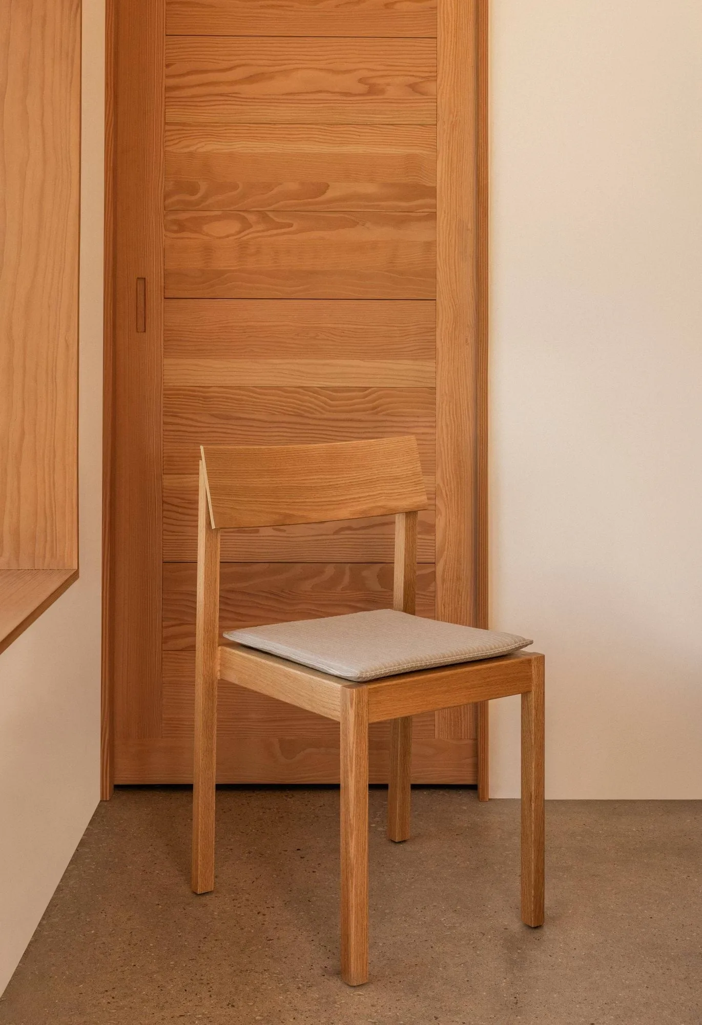 Cojín de asiento Mauro para silla, Tela Ouche 03 Audo Copenhagen