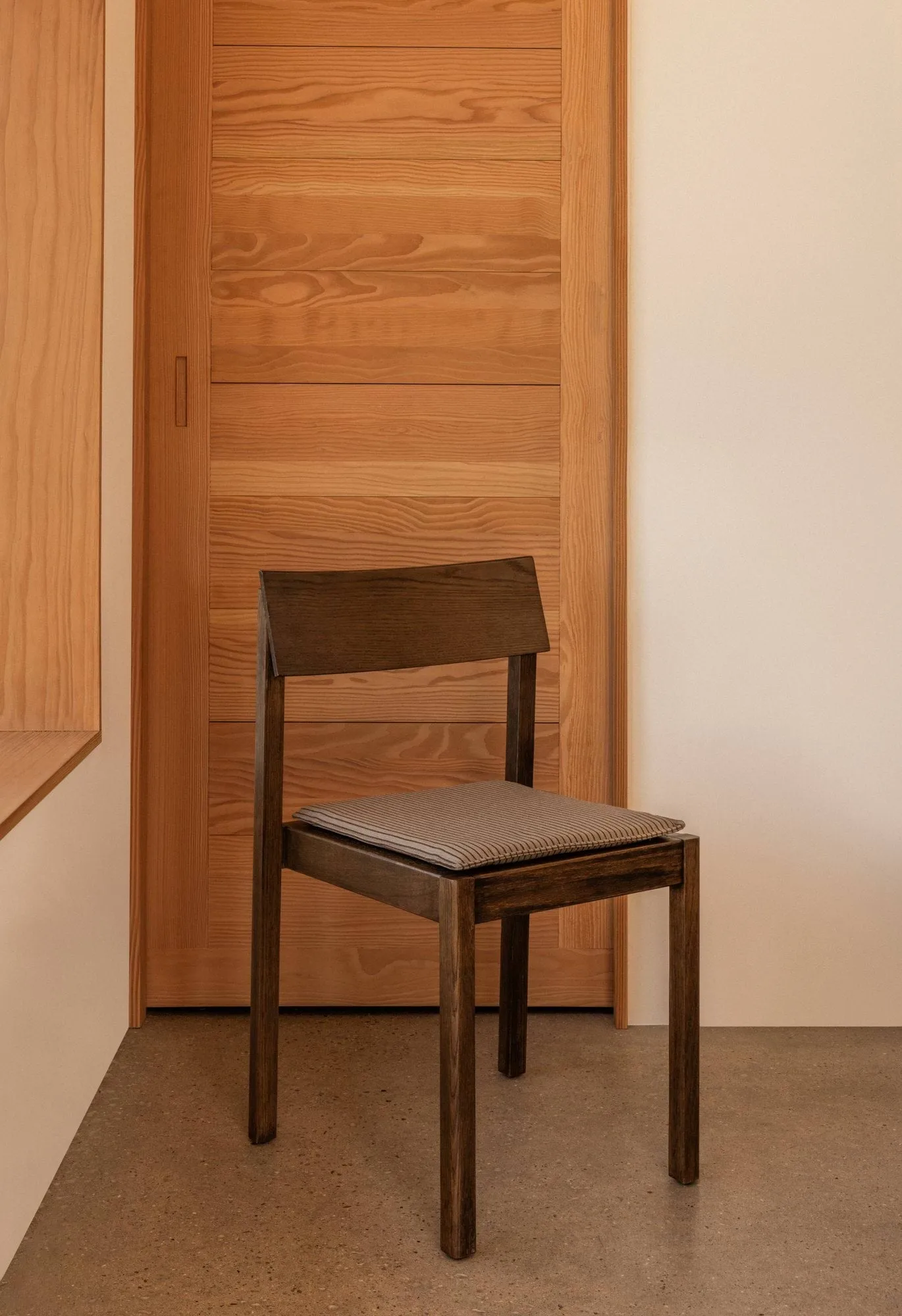 Cojín de asiento Mauro para silla, Tela Ouche 16 Audo Copenhagen