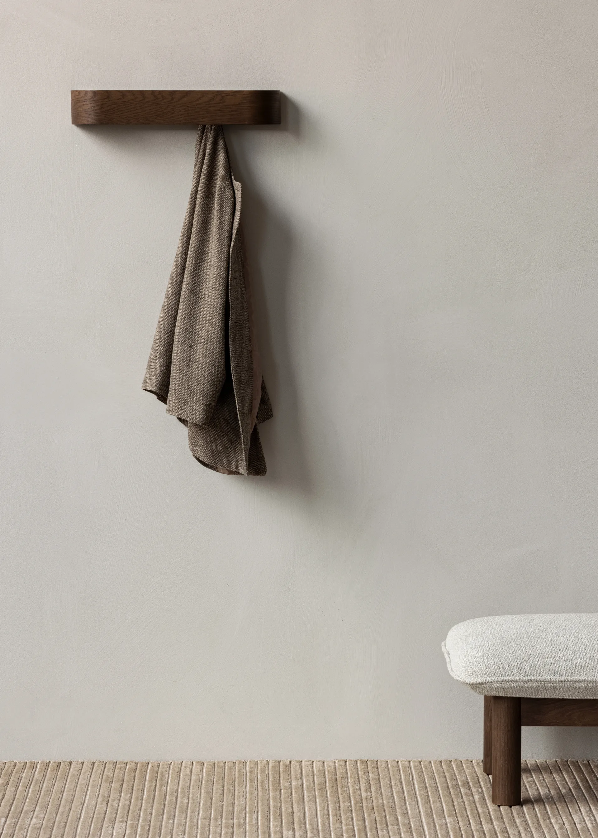 Colgador de ropa Epoch 50 cm., Roble teñido oscuro Audo Copenhagen