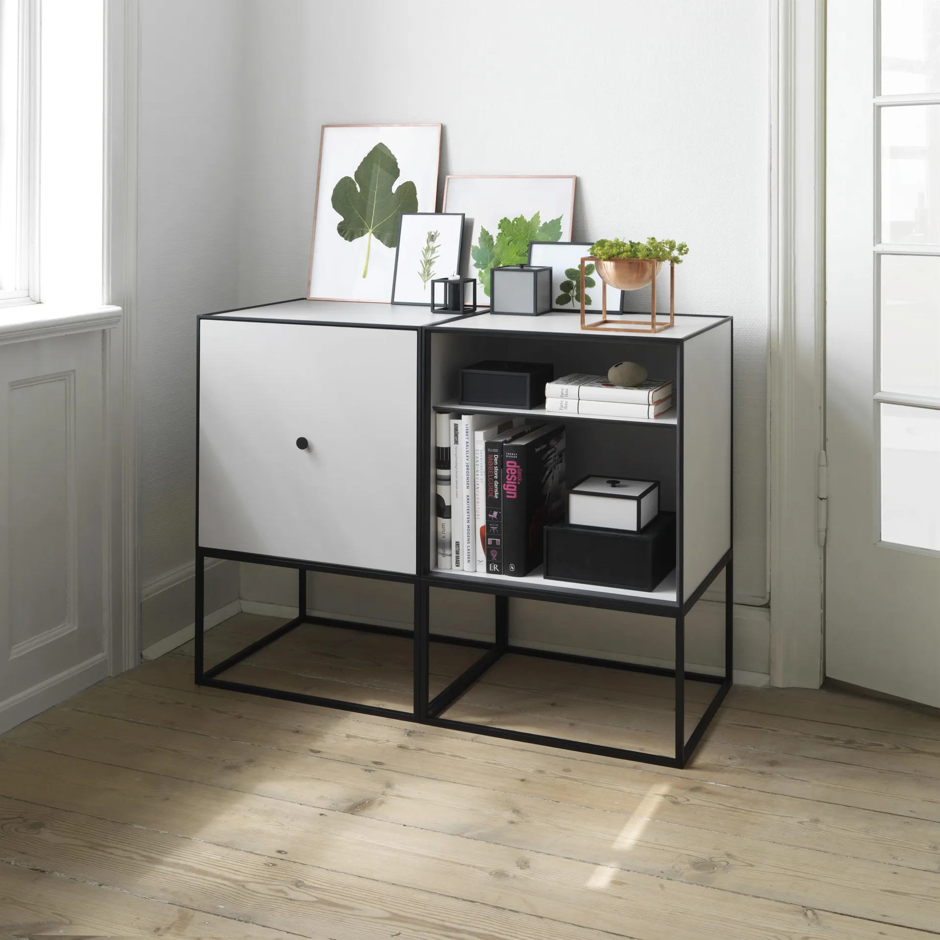 Cubo con puerta Frame 49, gris claro Audo Copenhagen