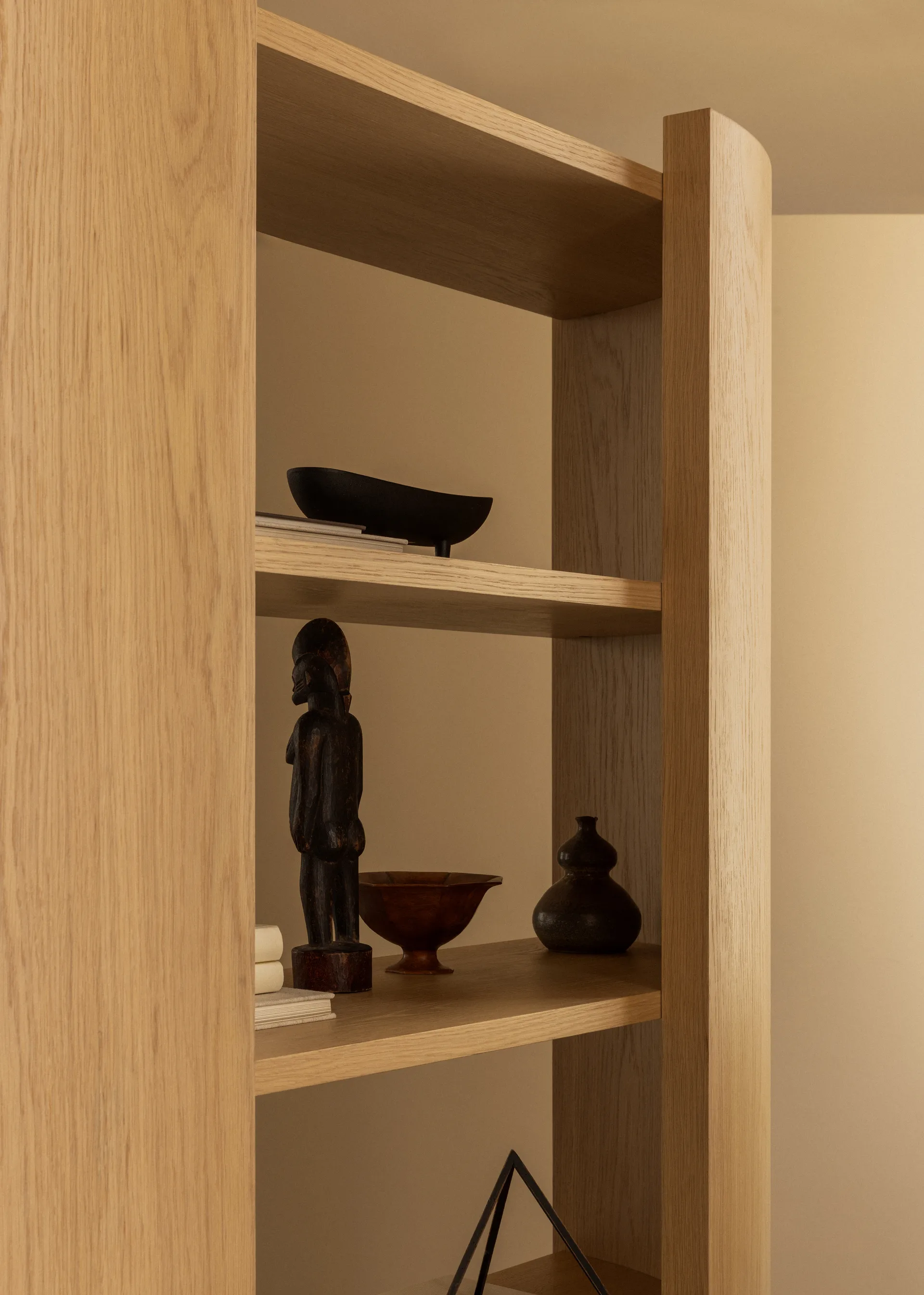 Estantería Crescent, Roble sin tratar, 150x173 cm Audo Copenhagen