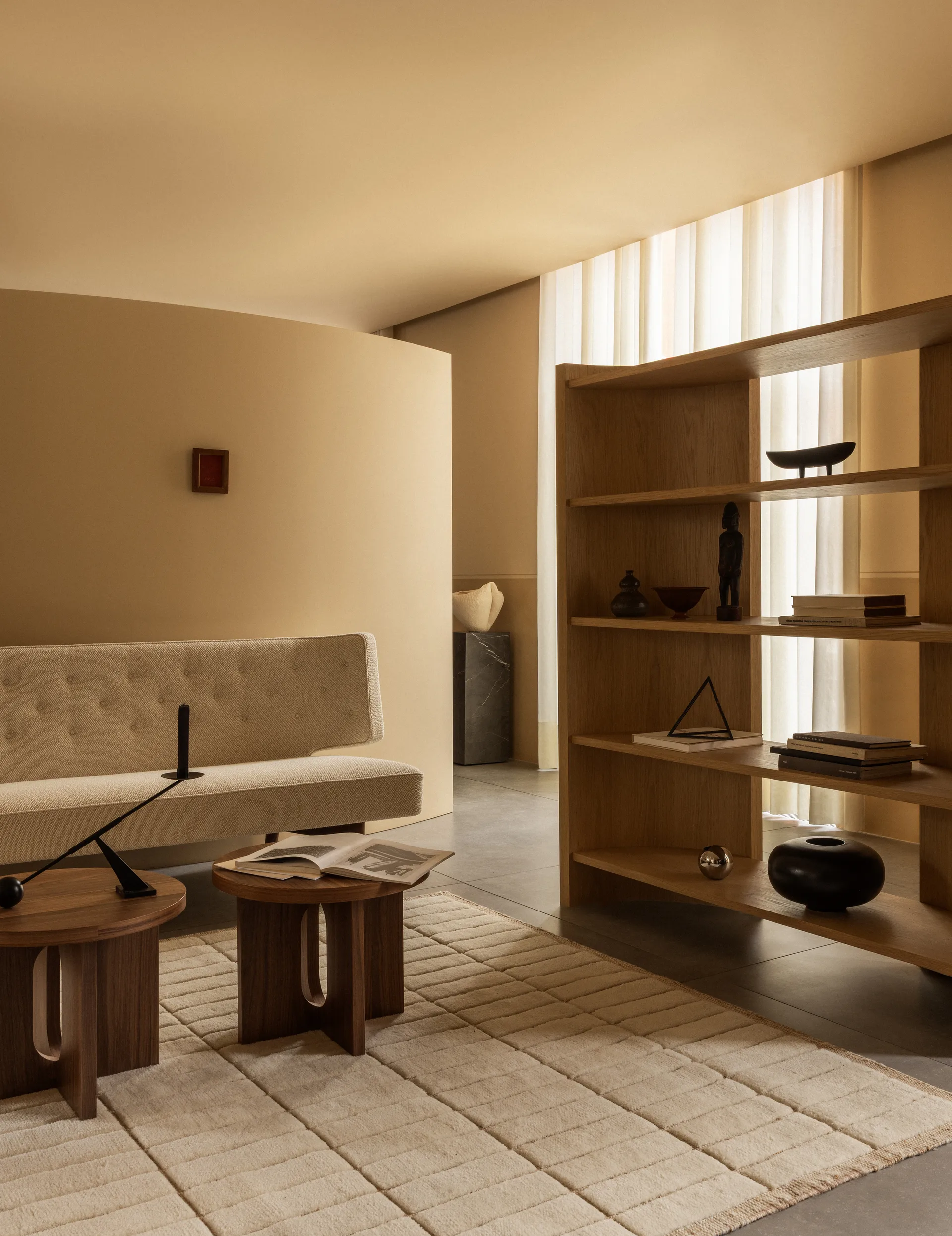 Estantería Crescent, Roble sin tratar, 150x173 cm Audo Copenhagen