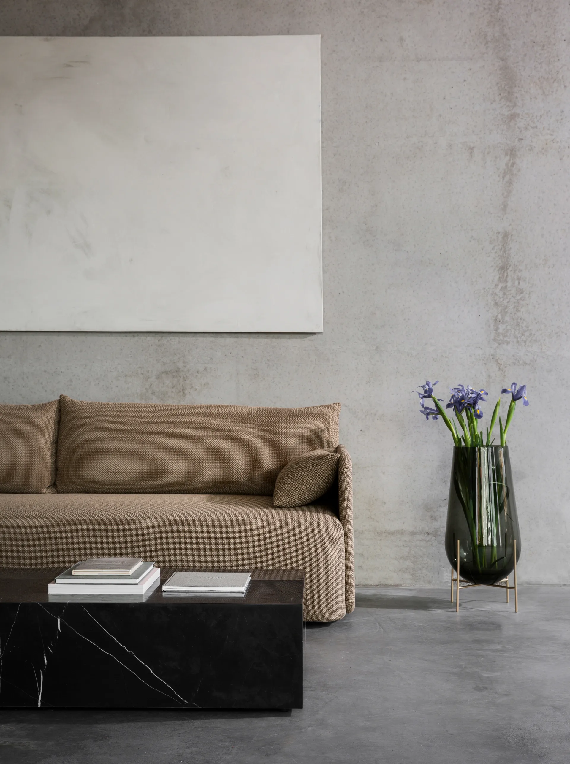 Florero Échasse, vidrio humo Audo Copenhagen