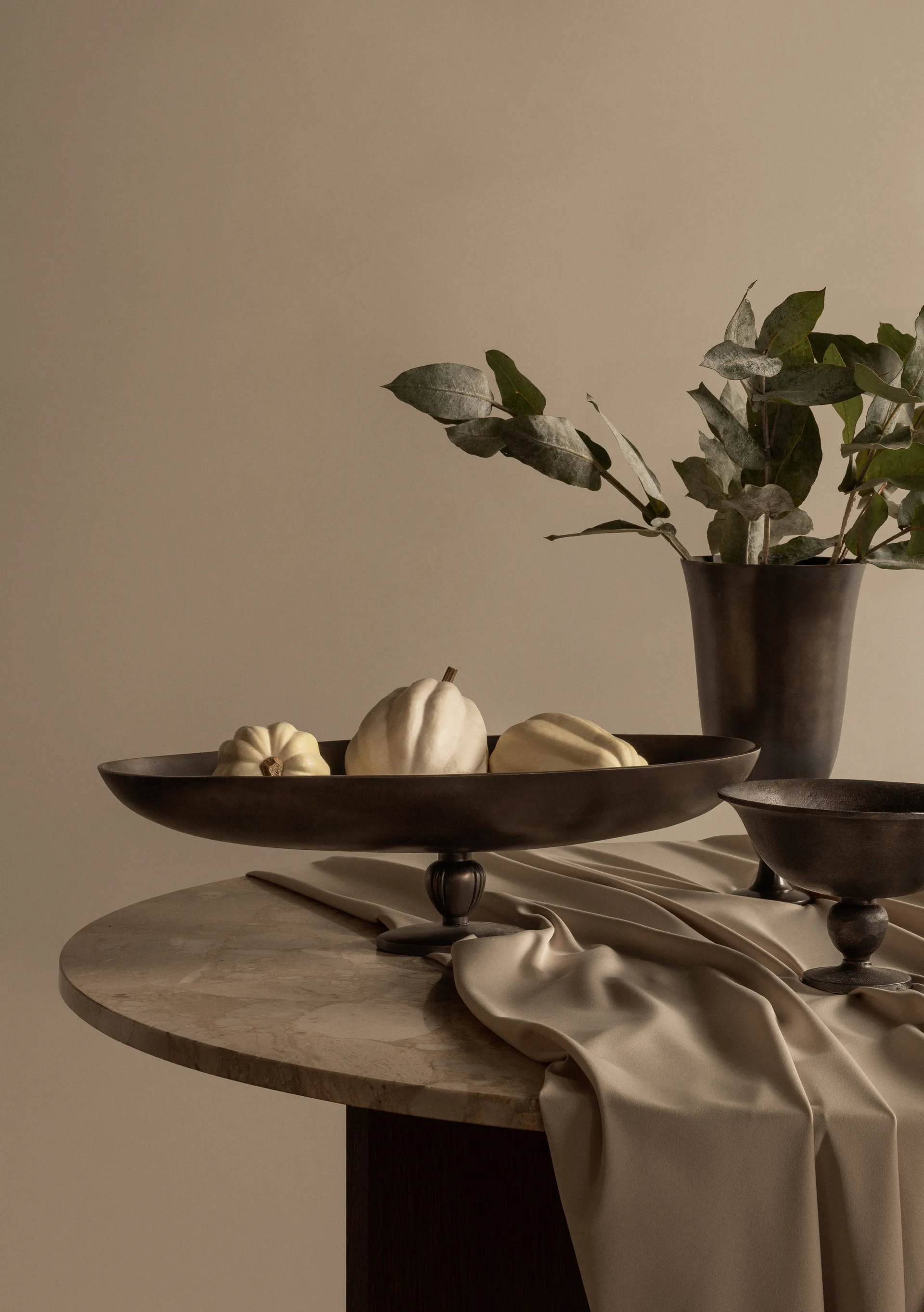 Fuente de servir con pie Pavot, Marrón Audo Copenhagen