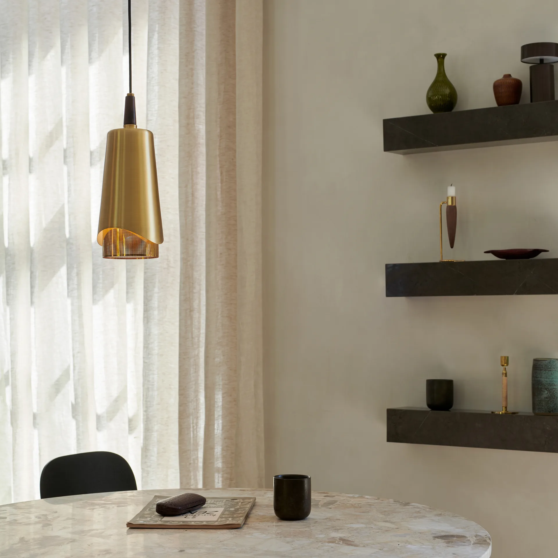 Lámpara colgante Umanoff, latón pulido-nogal Audo Copenhagen