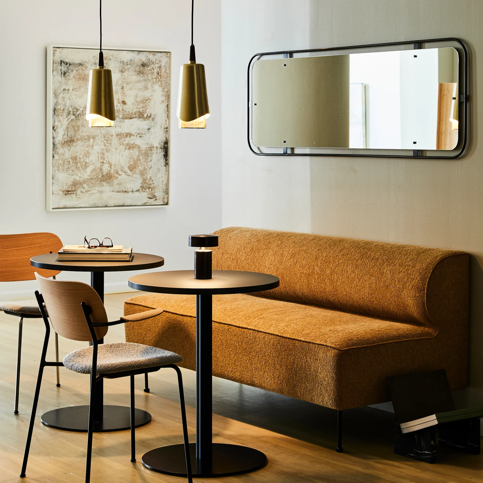 Lámpara colgante Umanoff, latón pulido-nogal Audo Copenhagen