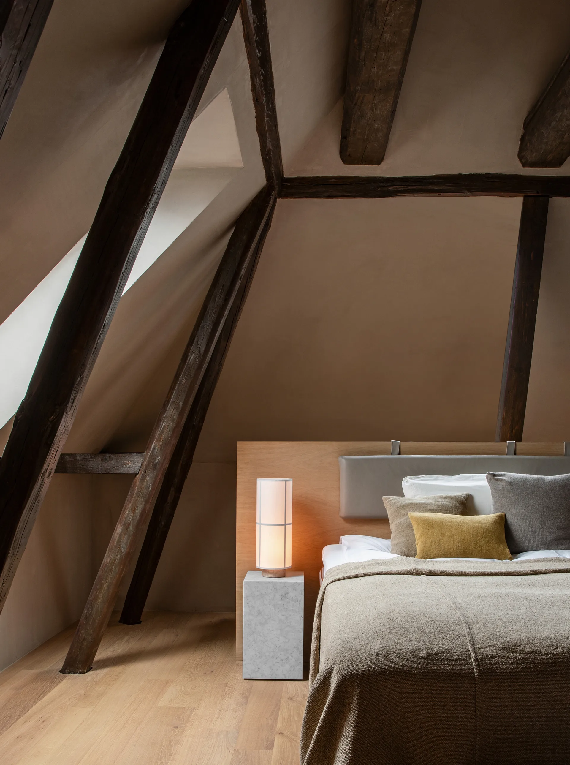 Lámpara de mesa Hashira, Raw Audo Copenhagen