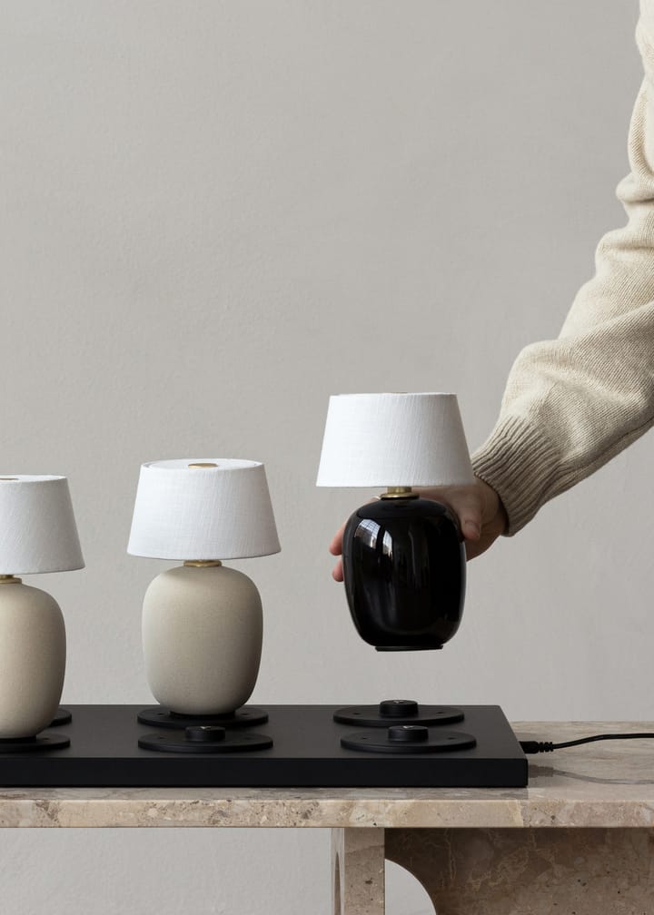 Lámpara de mesa portable Torso, Black Audo Copenhagen
