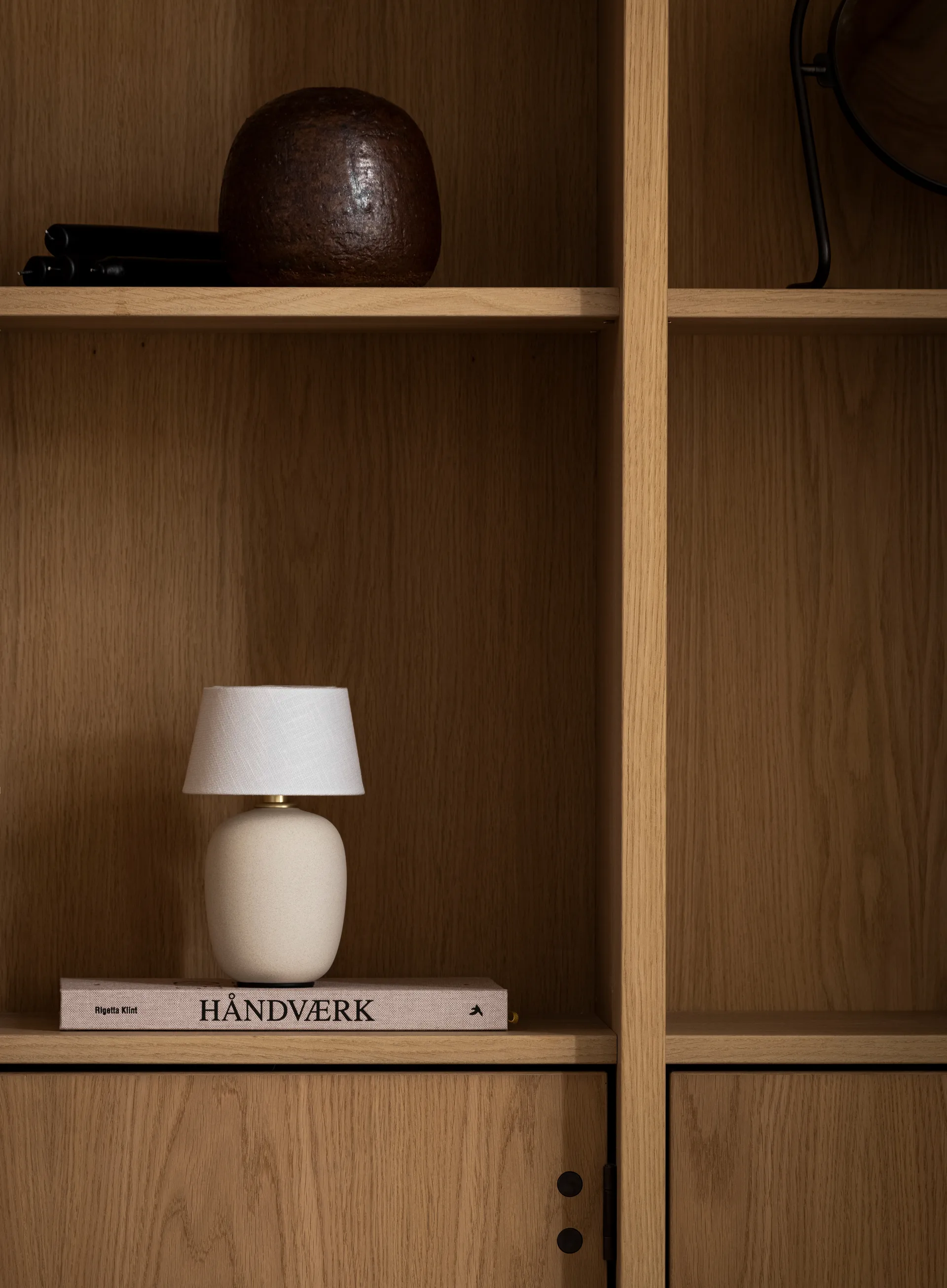 Lámpara de mesa portable Torso, Sand Audo Copenhagen