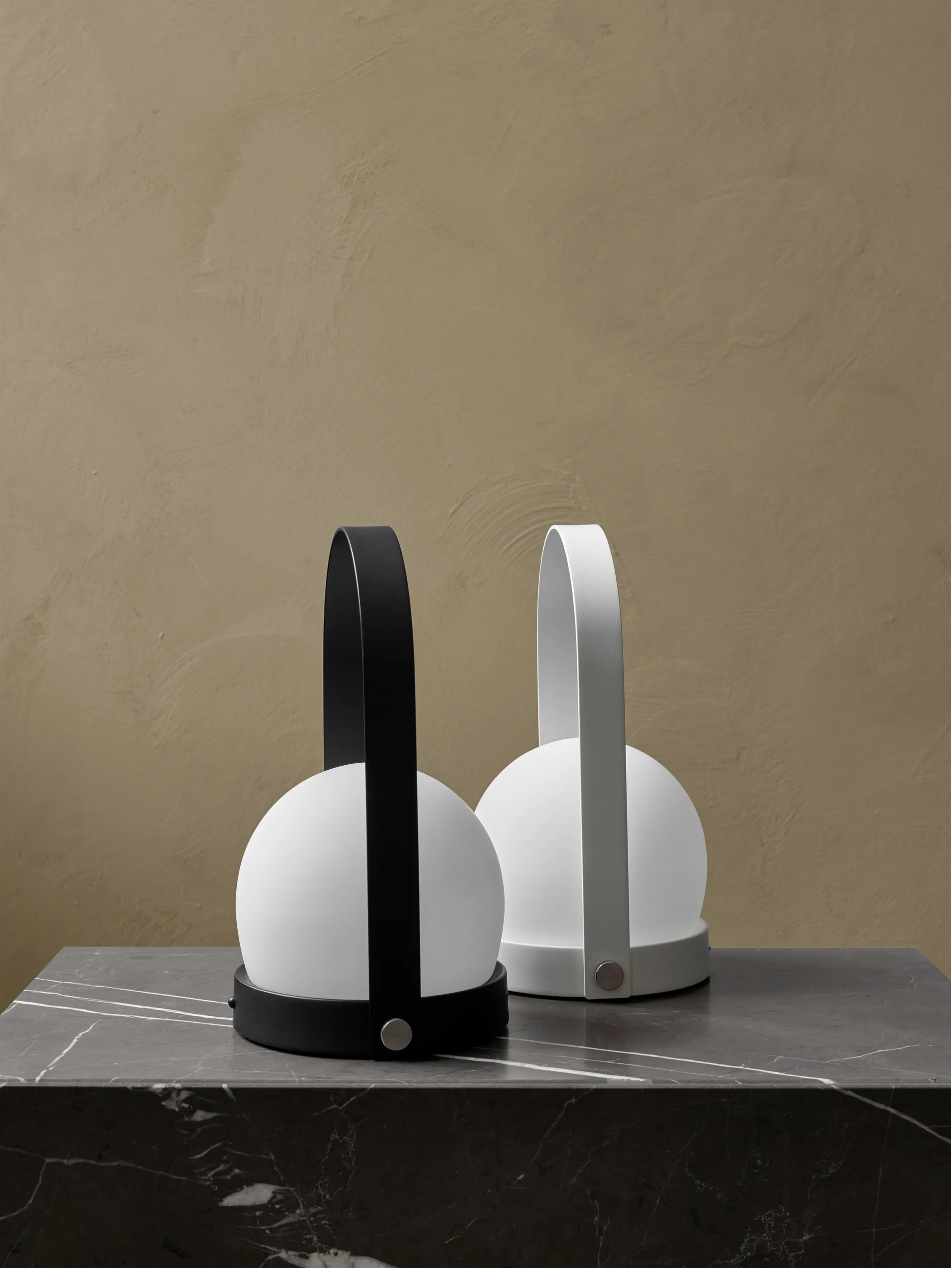 Lámpara de mesa portátil Carrie, Blanco Audo Copenhagen