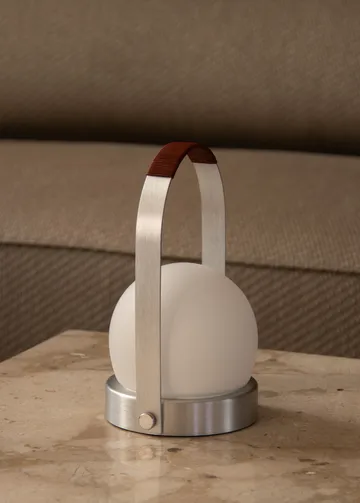 Lámpara de mesa portátil Carrie - Borstad aluminium - Audo Copenhagen
