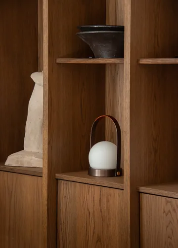 Lámpara de mesa portátil Carrie - Borstad aluminium - Audo Copenhagen