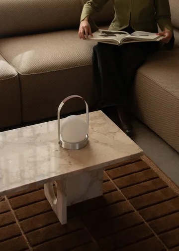 Lámpara de mesa portátil Carrie - Borstad aluminium - Audo Copenhagen