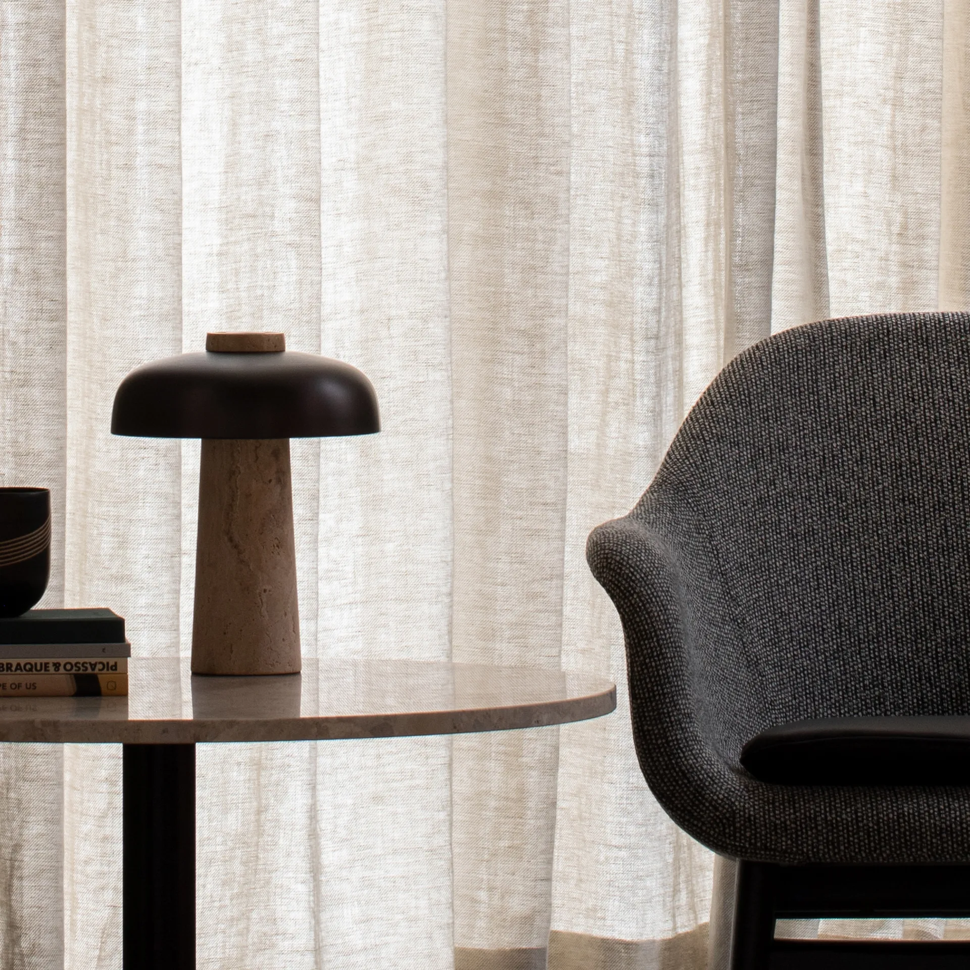 Lámpara de mesa Reverse 30 cm, Travertino-latón bronceado Audo Copenhagen