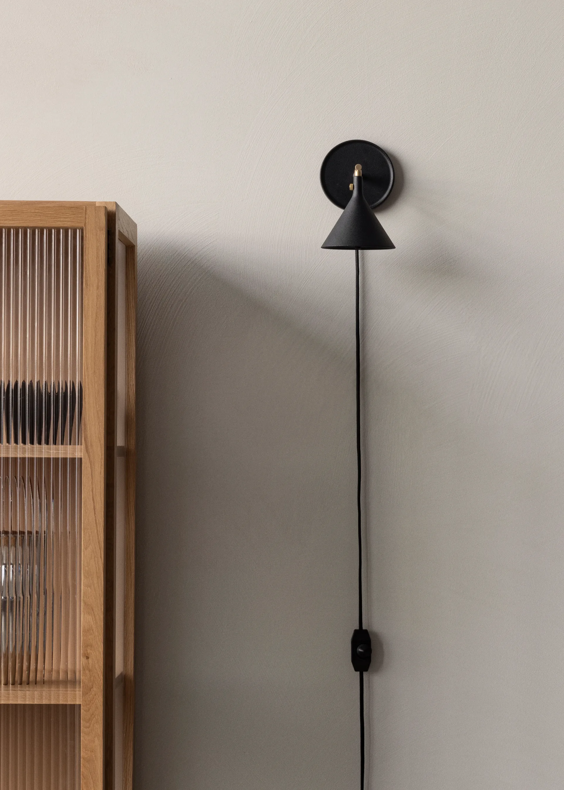 Lámpara de pared Cast Sconce, negro Audo Copenhagen