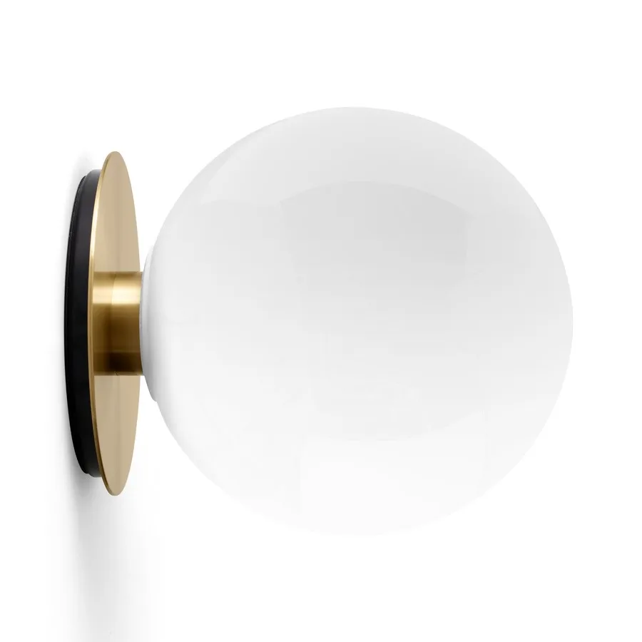 Lámpara de pared o techo TR latón, vidrio opal brillante Audo Copenhagen