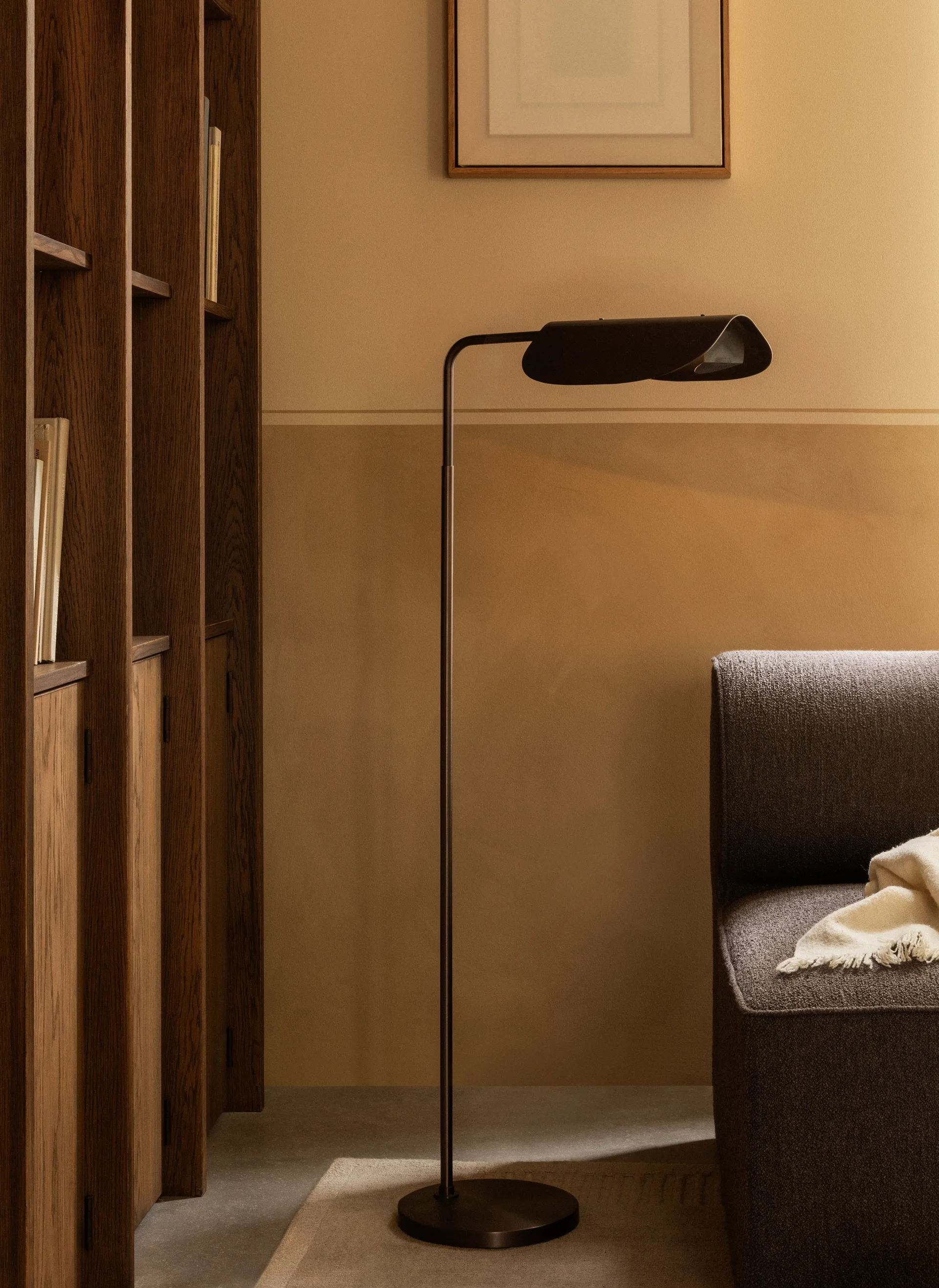 Lámpara de pie Wing, Bronzed aluminium, 115 cm Audo Copenhagen