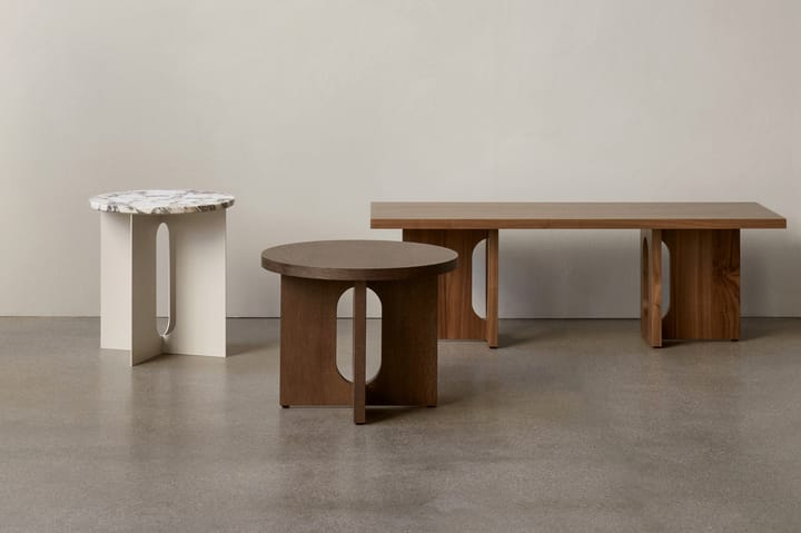Mesa Auxiliar Androgyne de roble oscurecido Ø50 cm , Tablero de roble teñido de oscuro Audo Copenhagen