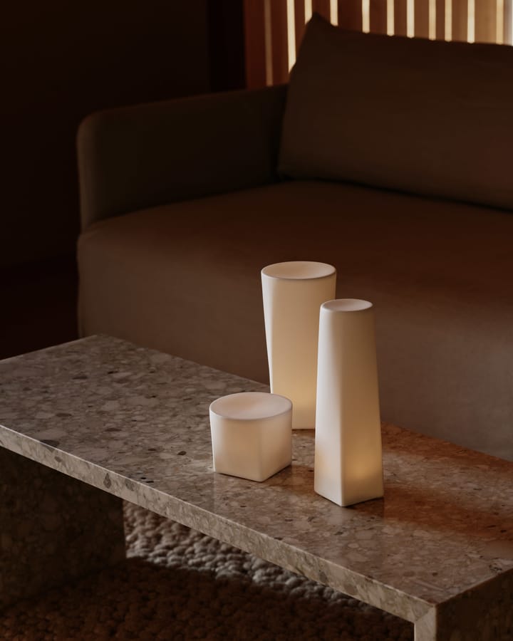 Mesa auxiliar Plinth Bridge, Kunis Breccia Audo Copenhagen