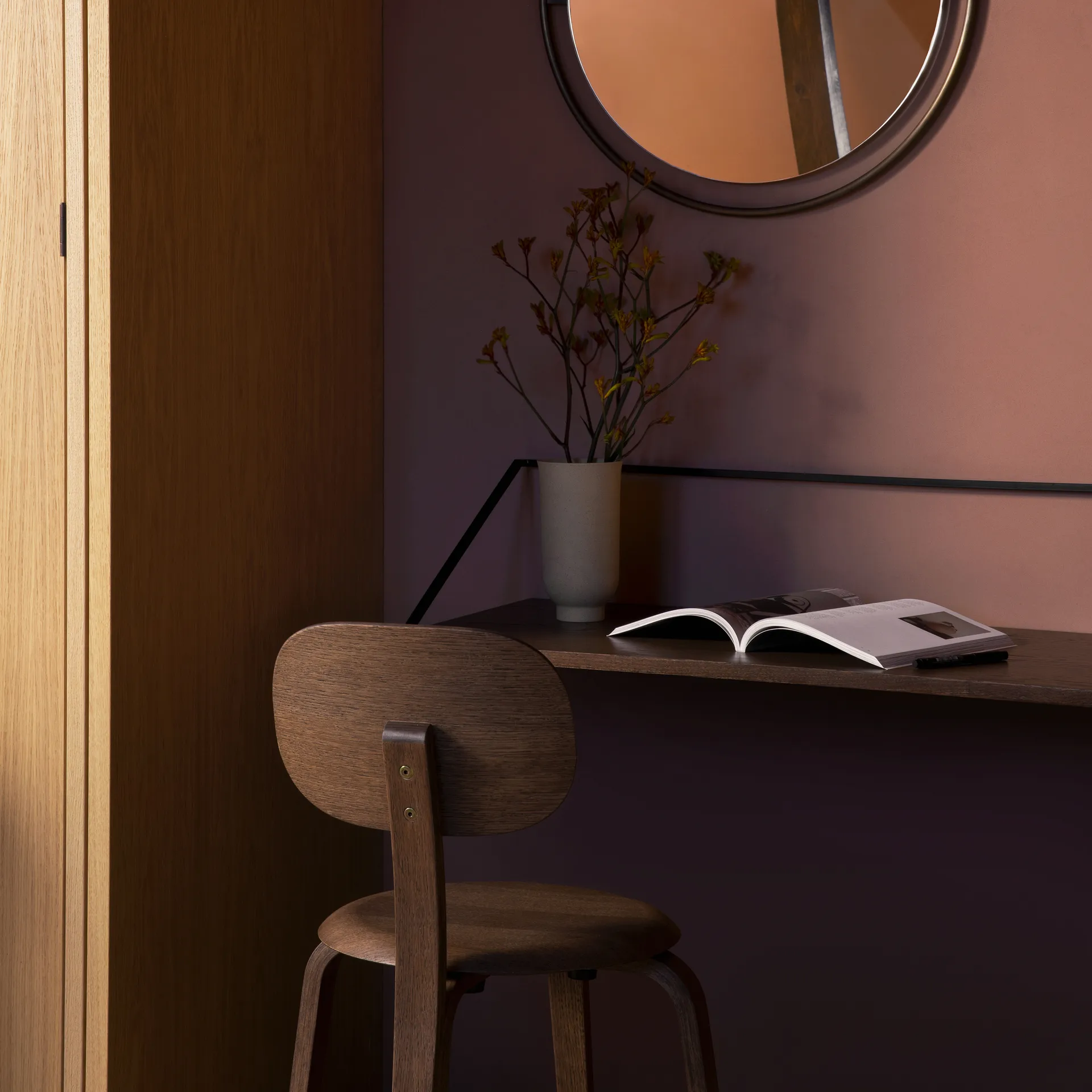 Mesa escritorio / Estantería Rail, Roble teñido oscuro Audo Copenhagen