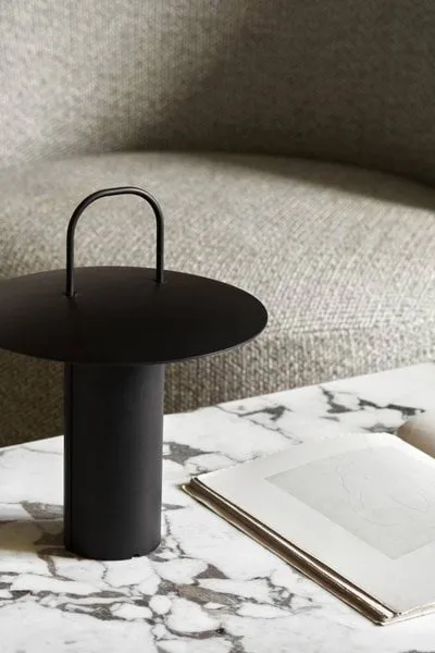 Mesa lounge Androgyne, Dark st. oak-Calacatta viola Audo Copenhagen