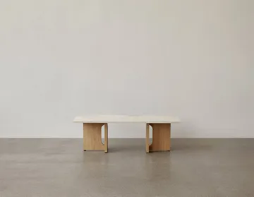 Mesa lounge Androgyne - Sand/kunis breccia, base de roble - Audo Copenhagen