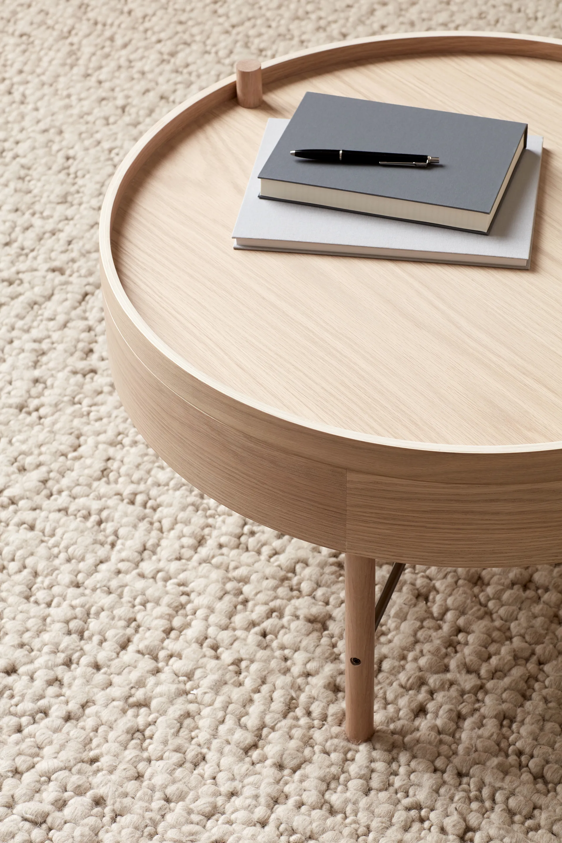 Mesa Turning, roble natural-cromo Audo Copenhagen