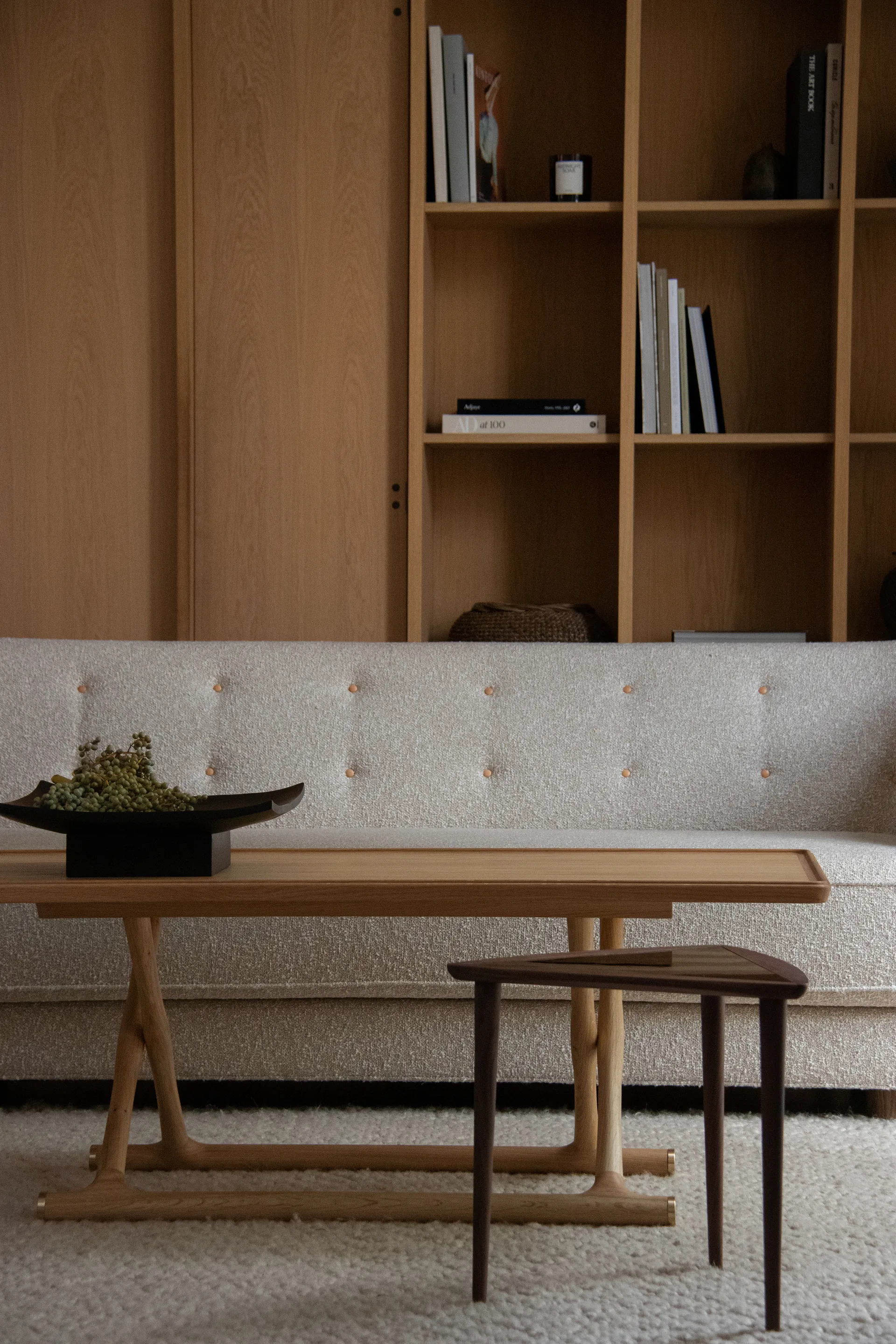 Mesita Umanoff nesting side table, Walnut-black Audo Copenhagen