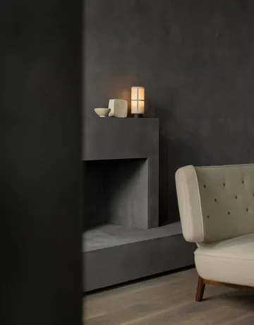 Radiohus Sofa tapizado integral RE-WOOL PC1T Global HR BUTTONS Vegetal base de 4 patas - Re-wool 218-nogal, botones de cuero, 2 plazas - Audo Copenhagen