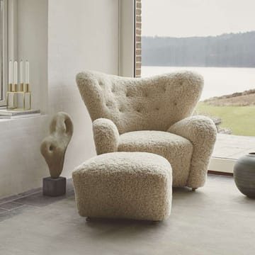 Set de sillón y reposapiés The Tired Man - Piel de oveja moonlight, incluido reposapiés , patas roble ahumado - Audo Copenhagen