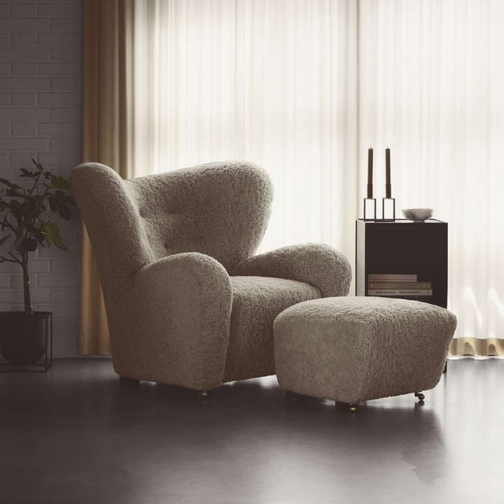 Set de sillón y reposapiés The Tired Man, Piel de oveja moonlight, incluido reposapiés , patas roble ahumado Audo Copenhagen