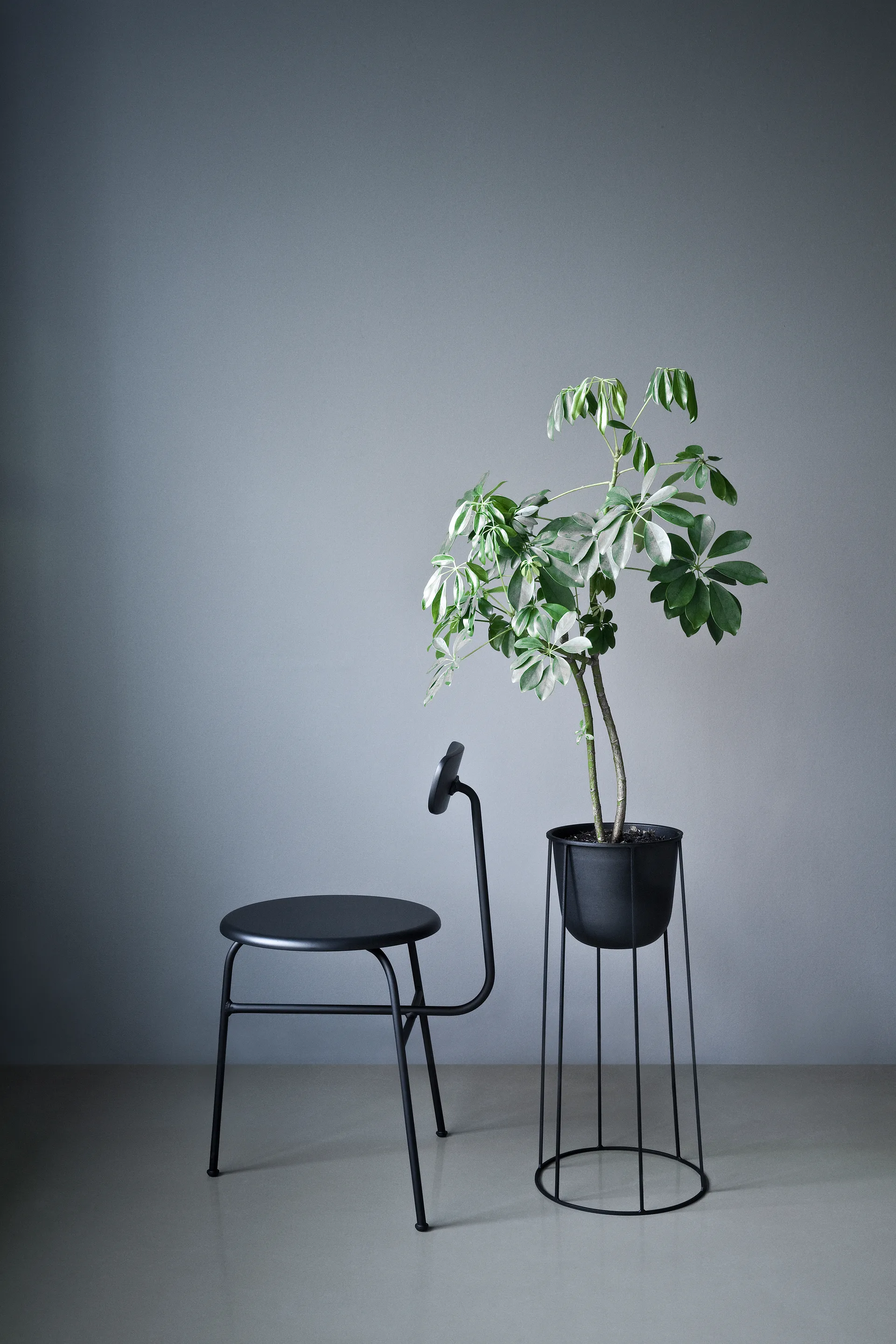 Silla con asiento de cuero Afteroom de 4 patas, negro-negro Audo Copenhagen