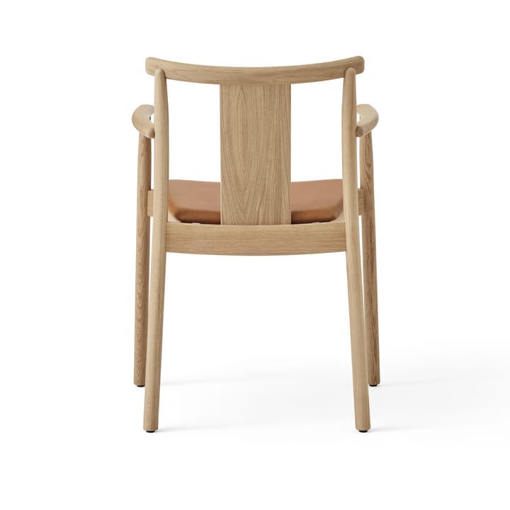 Silla con reposbrazos y cojín de silla Merkur - Oak- Dakar 0250 cognac - Audo Copenhagen