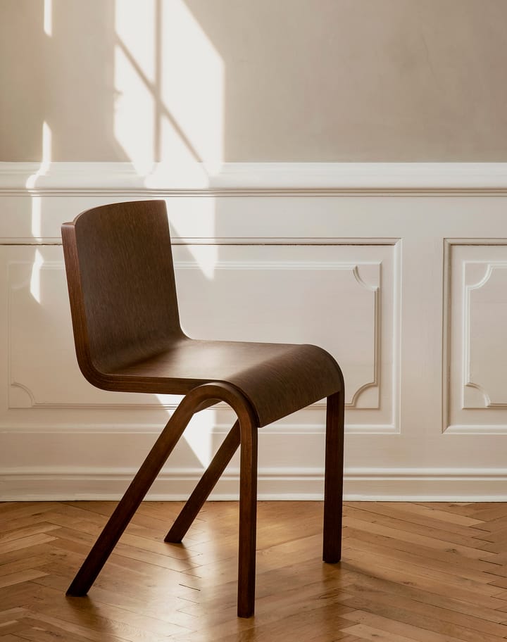 Silla de comedor Ready, Roble teñido rojo Audo Copenhagen