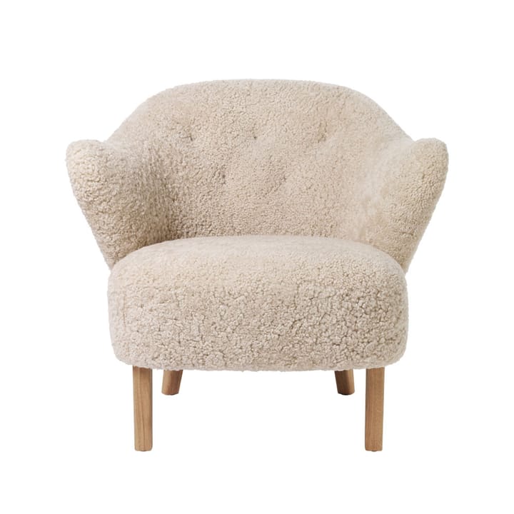 Sillón Ingeborg, Piel de oveja moonlight, patas roble natural Audo Copenhagen
